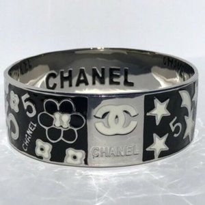 Chanel CC Logo Black and White Bangle